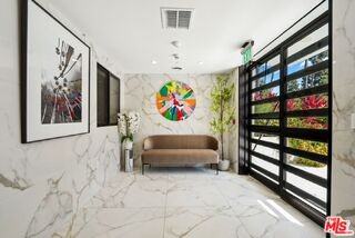 137 N Doheny Dr #1 - Photo 2 of 8