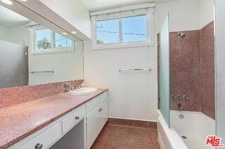 609 N Doheny Dr #C - Photo 2 of 8