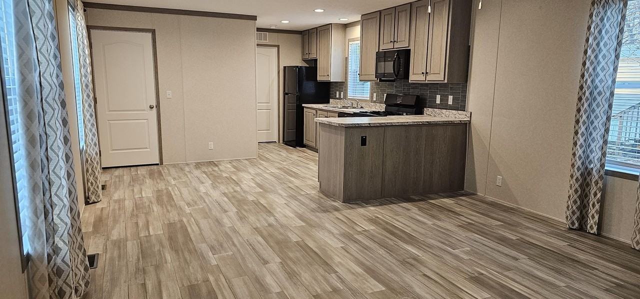 2415 Catalpa St #61 - Photo 3 of 8