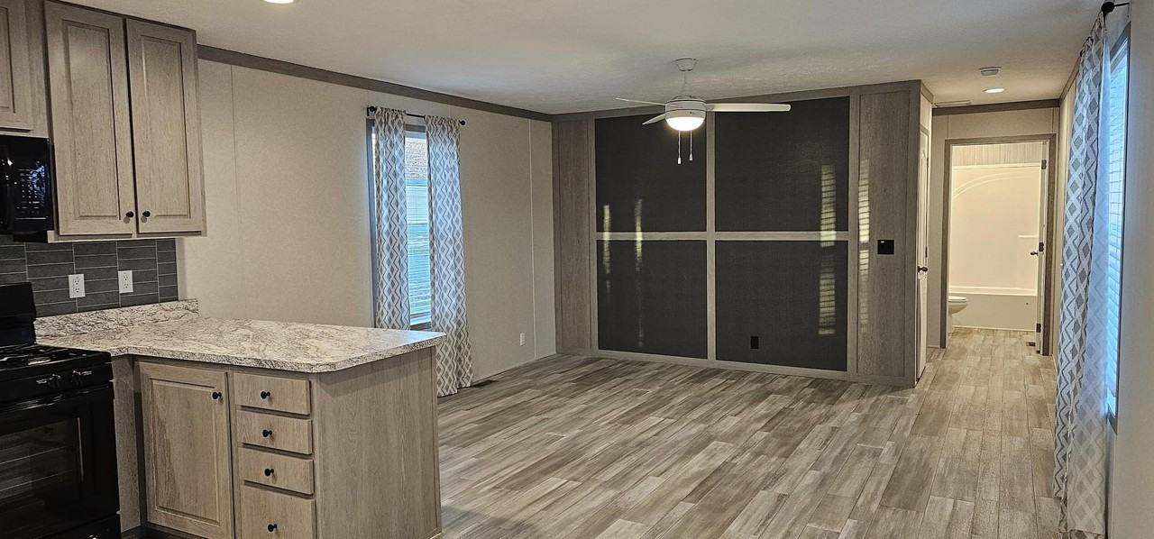 2415 Catalpa St #61 - Photo 4 of 8