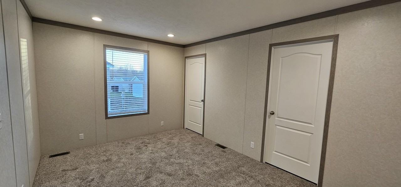 2415 Catalpa St #61 - Photo 5 of 8