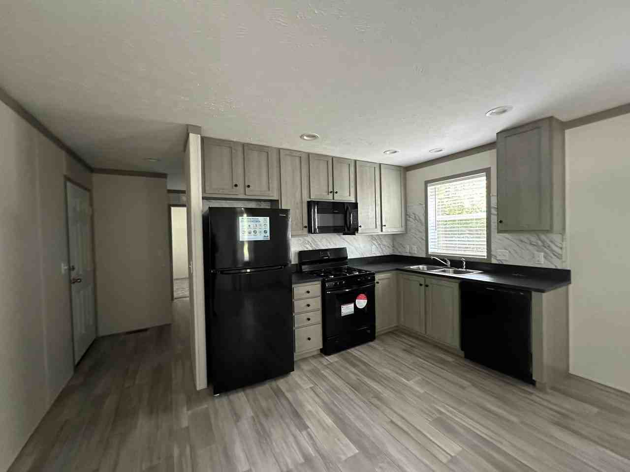 1080 Colonial Trl #936 - Photo 2 of 7