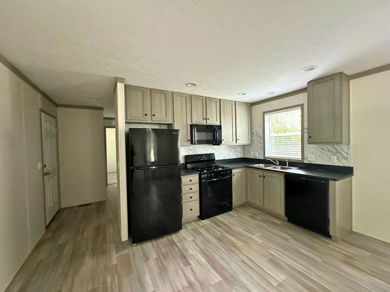 1056 Colonial Trl #930 - Photo 2 of 9