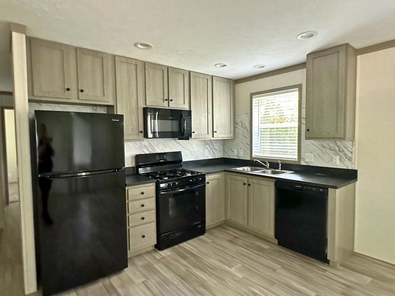 1056 Colonial Trl #930 - Photo 3 of 9