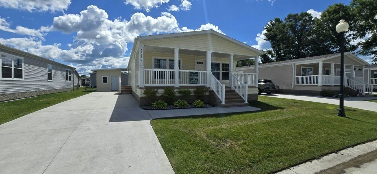 52520 Chestnut Ct #161 - Photo 2 of 9