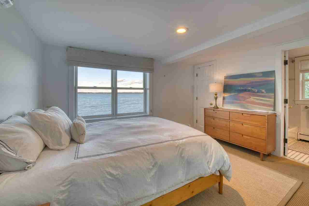 3675 Noyack Rd - Photo 6 of 12