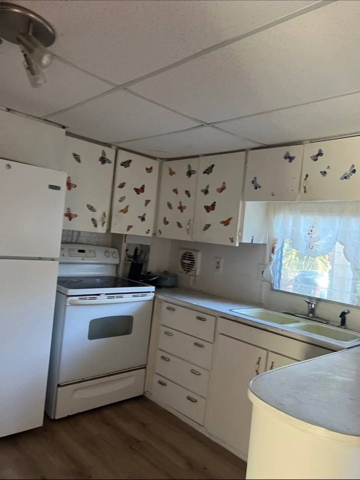 931 Chandrika Pl - Photo 2 of 10