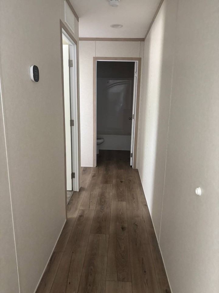 808 Stanley St #900 - Photo 3 of 10