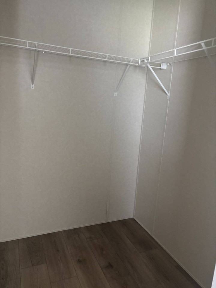 808 Stanley St #900 - Photo 6 of 10