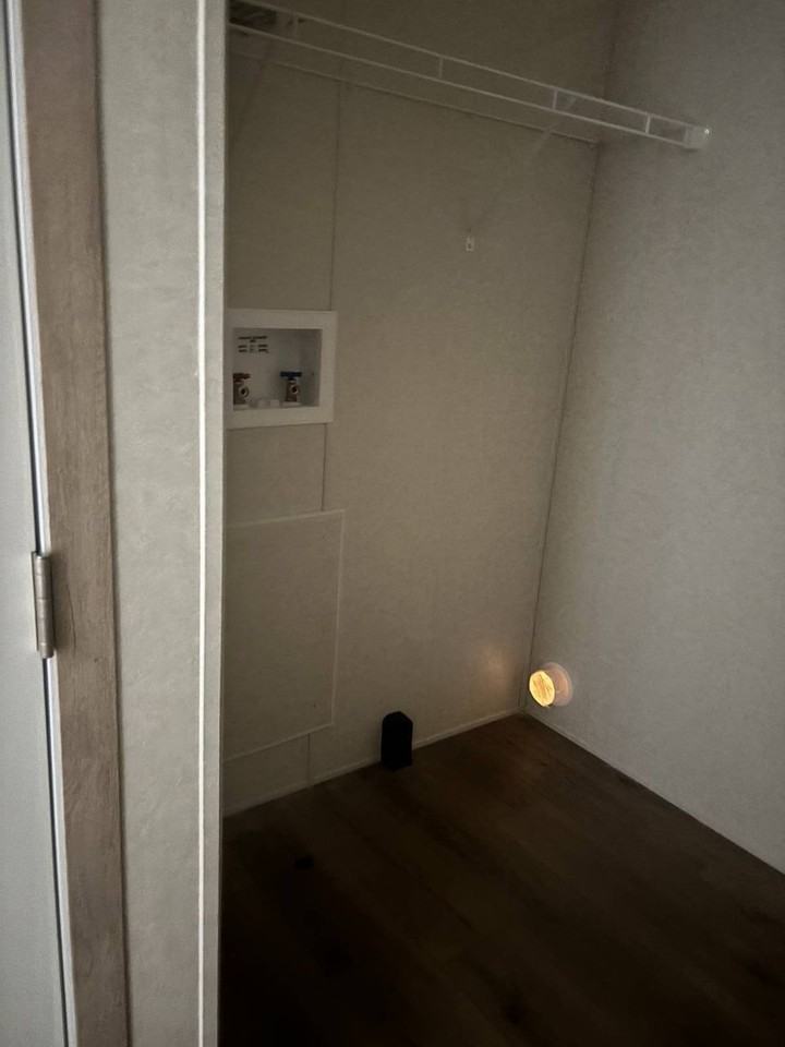 808 Stanley St #900 - Photo 7 of 10