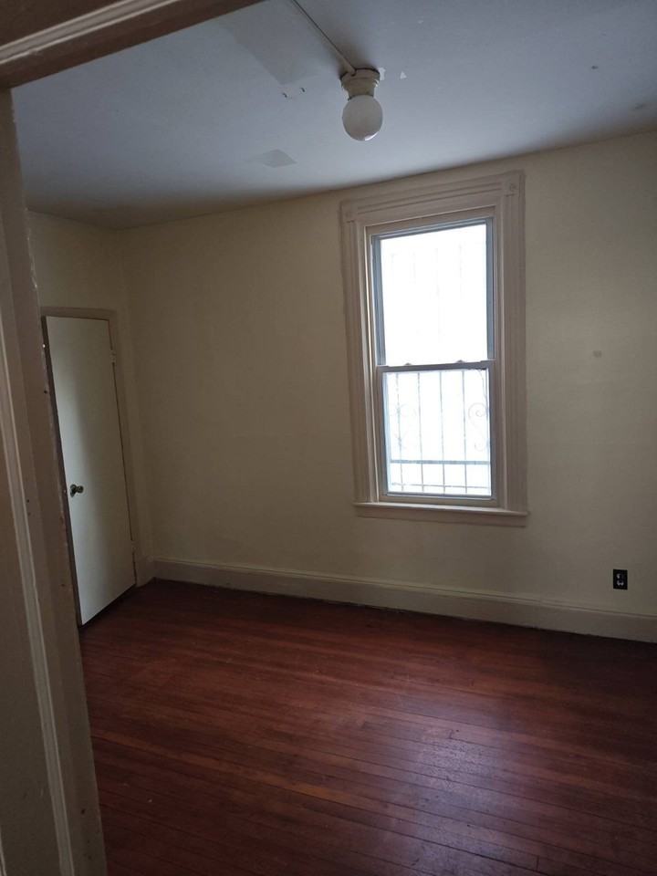 118 Winter Ave #1stFL - Photo 3 of 9
