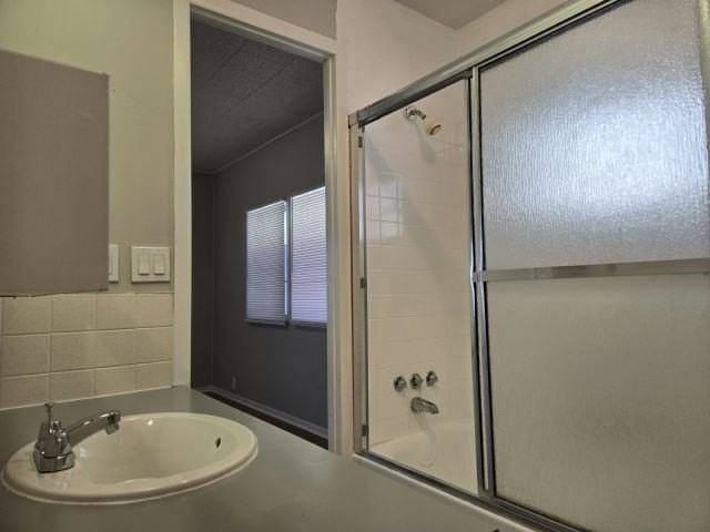 315 50th Avenue Plz W #105 - Photo 5 of 6