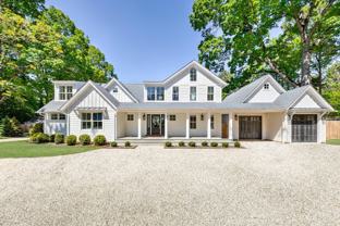 571 Pantigo Rd - Photo 1 of 1