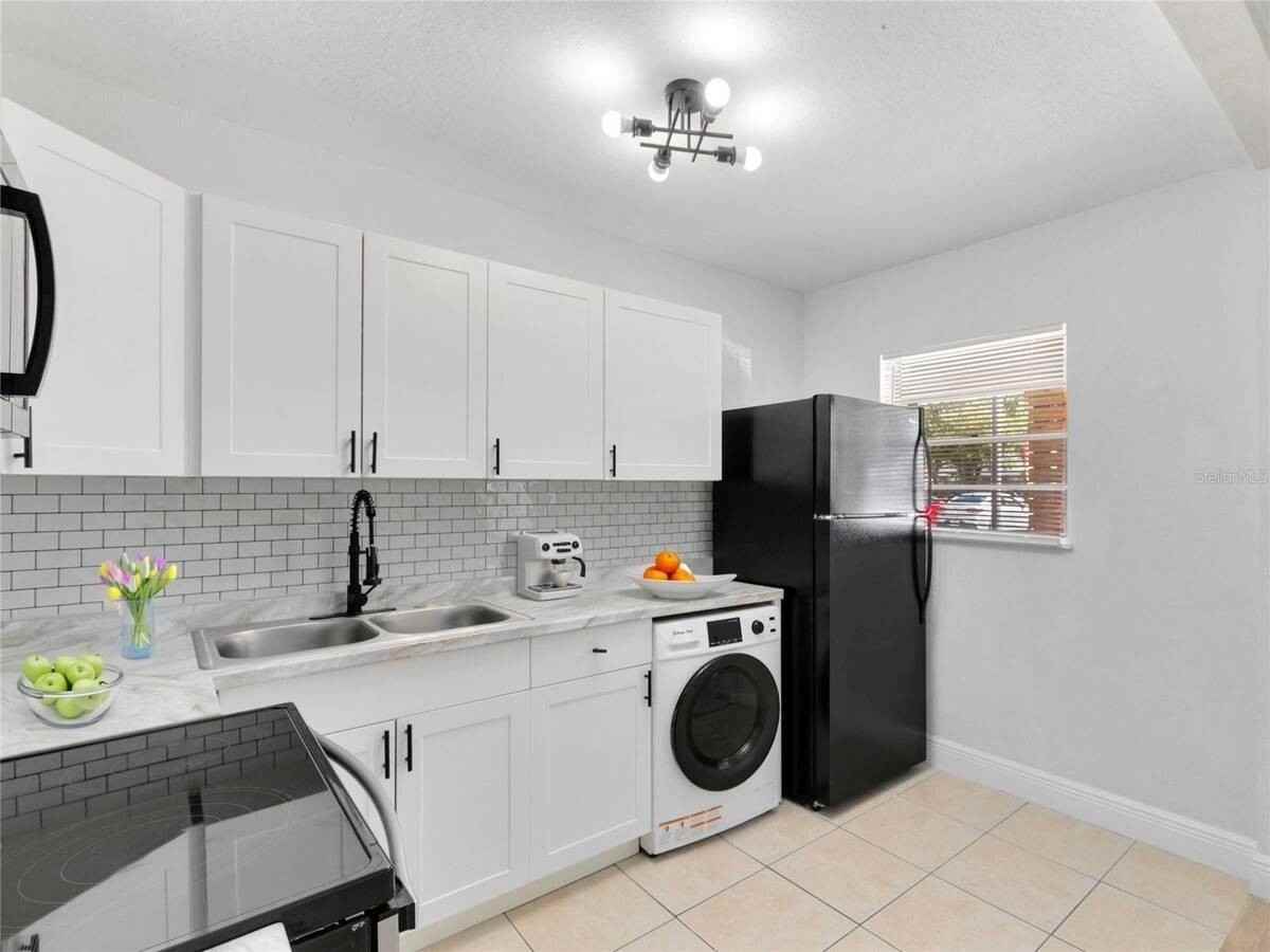 955 6th St Se #5 - Photo 5 of 17
