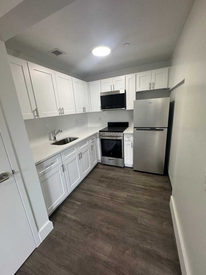 1353 Castle Hill Ave - Photo 3 of 9