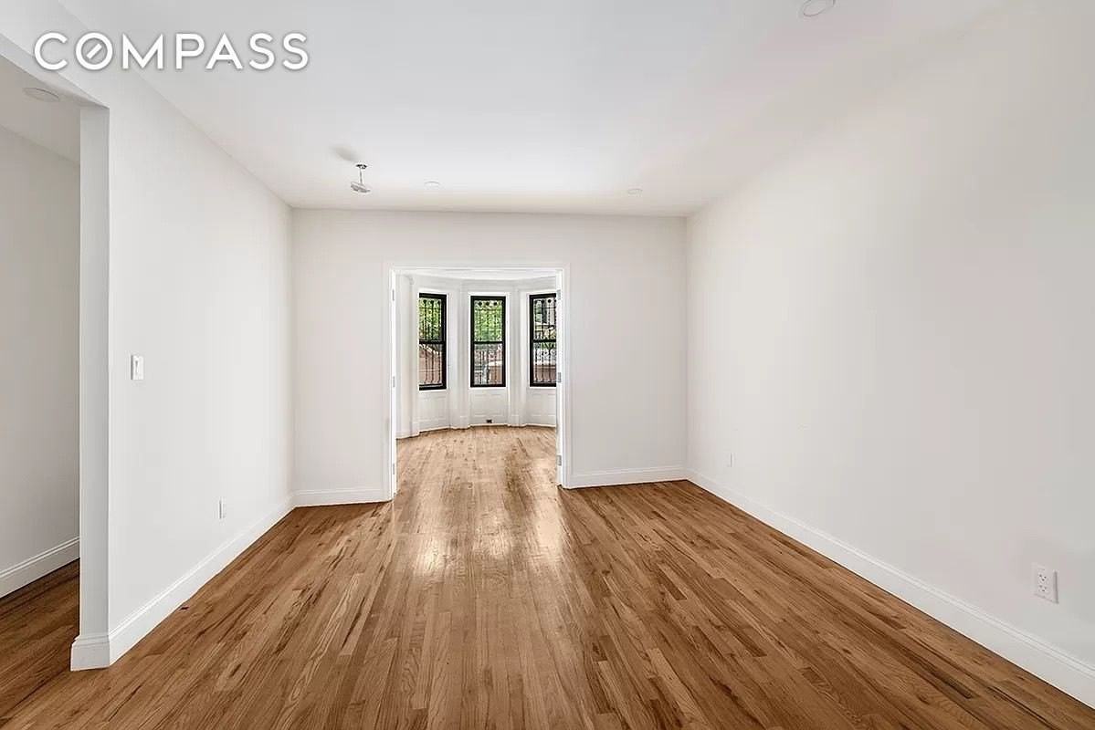 1097 Park Pl #1 - Photo 3 of 9