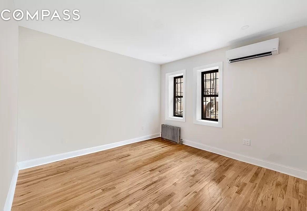 1097 Park Pl #1 - Photo 5 of 9