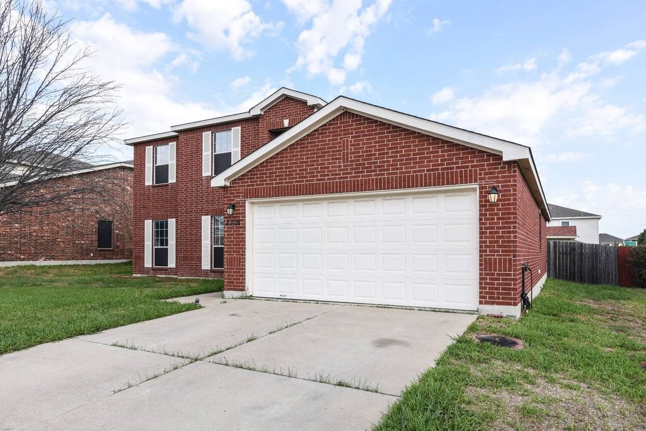 2305 Riley Dr - Photo 3 of 32