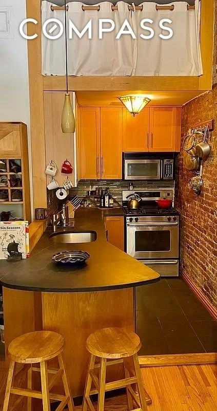39 W 83rd St #4 - Photo 2 of 8
