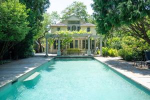 featured image of 4 Cozzens Ln