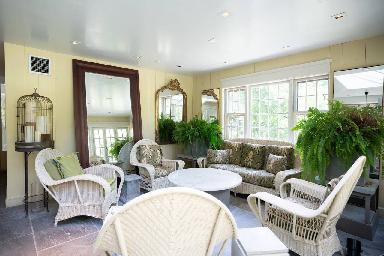 4 Cozzens Ln - Photo 6 of 25