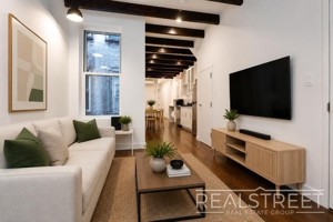 featured image of 911 Jefferson Ave #1L