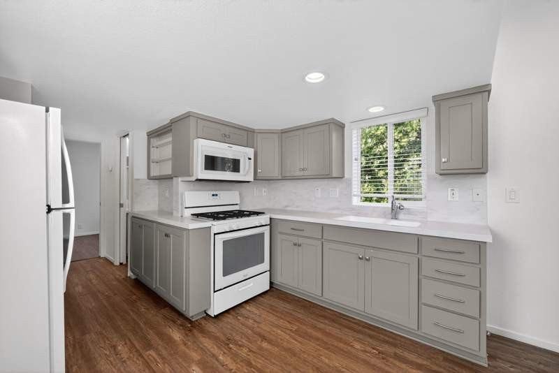 121 1st Ave #L121 - Photo 7 of 29