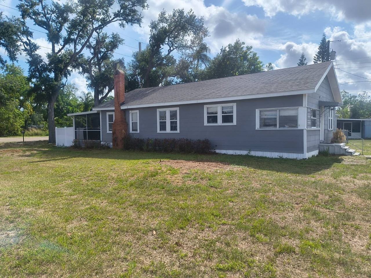 904 44th Ave E - Photo 2 of 12