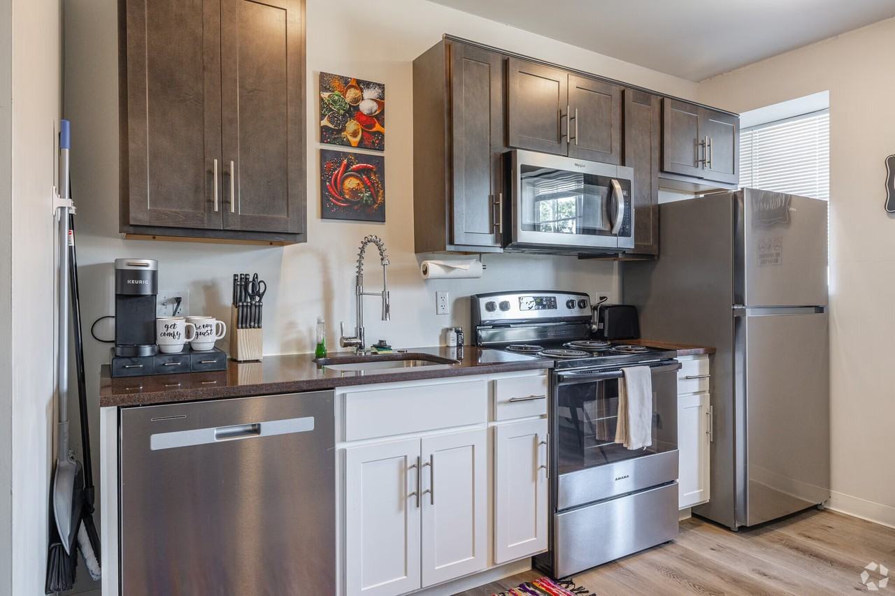 1800 W Bethune St #102 - Photo 4 of 48