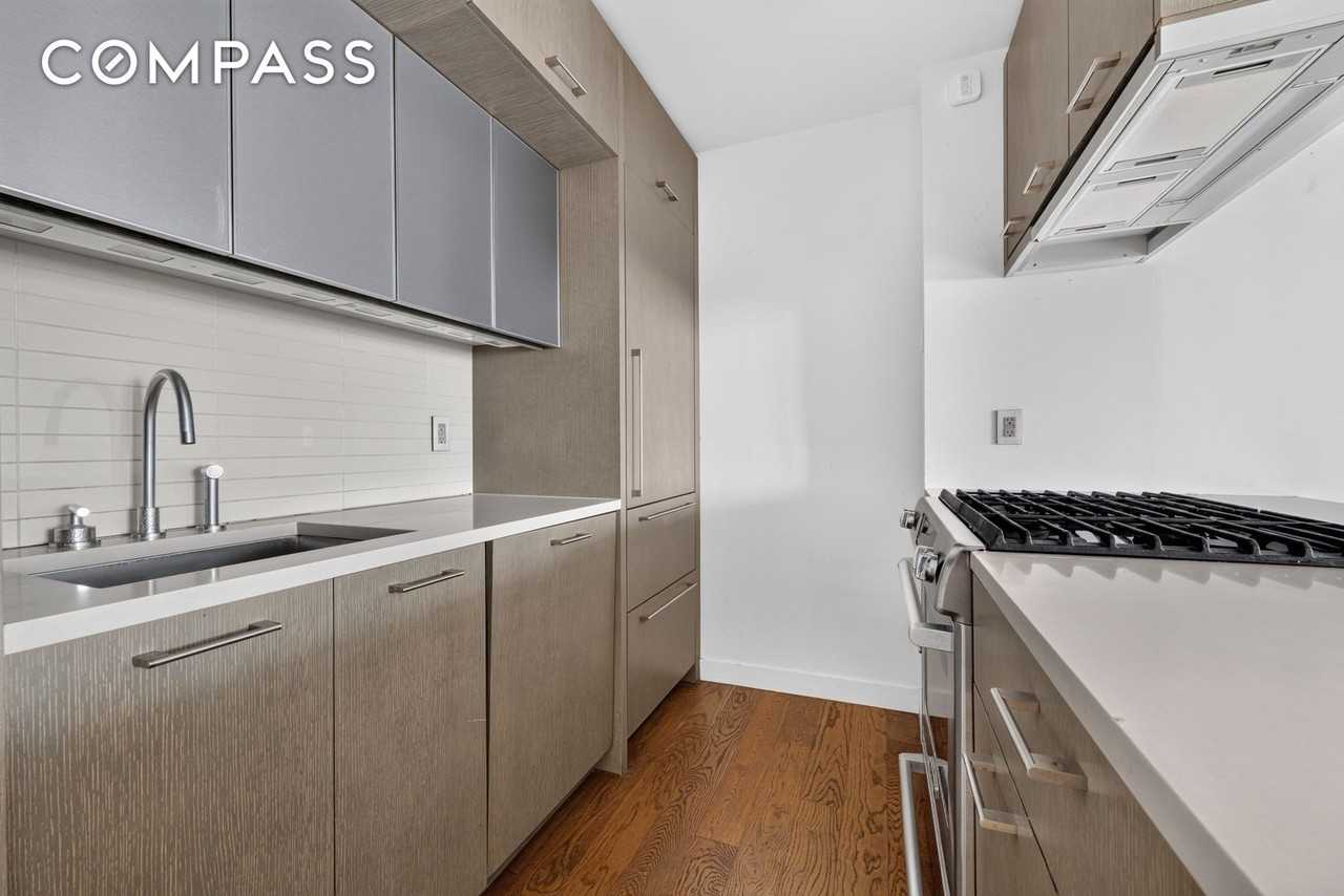 225 Rector Pl #22F - Photo 2 of 13