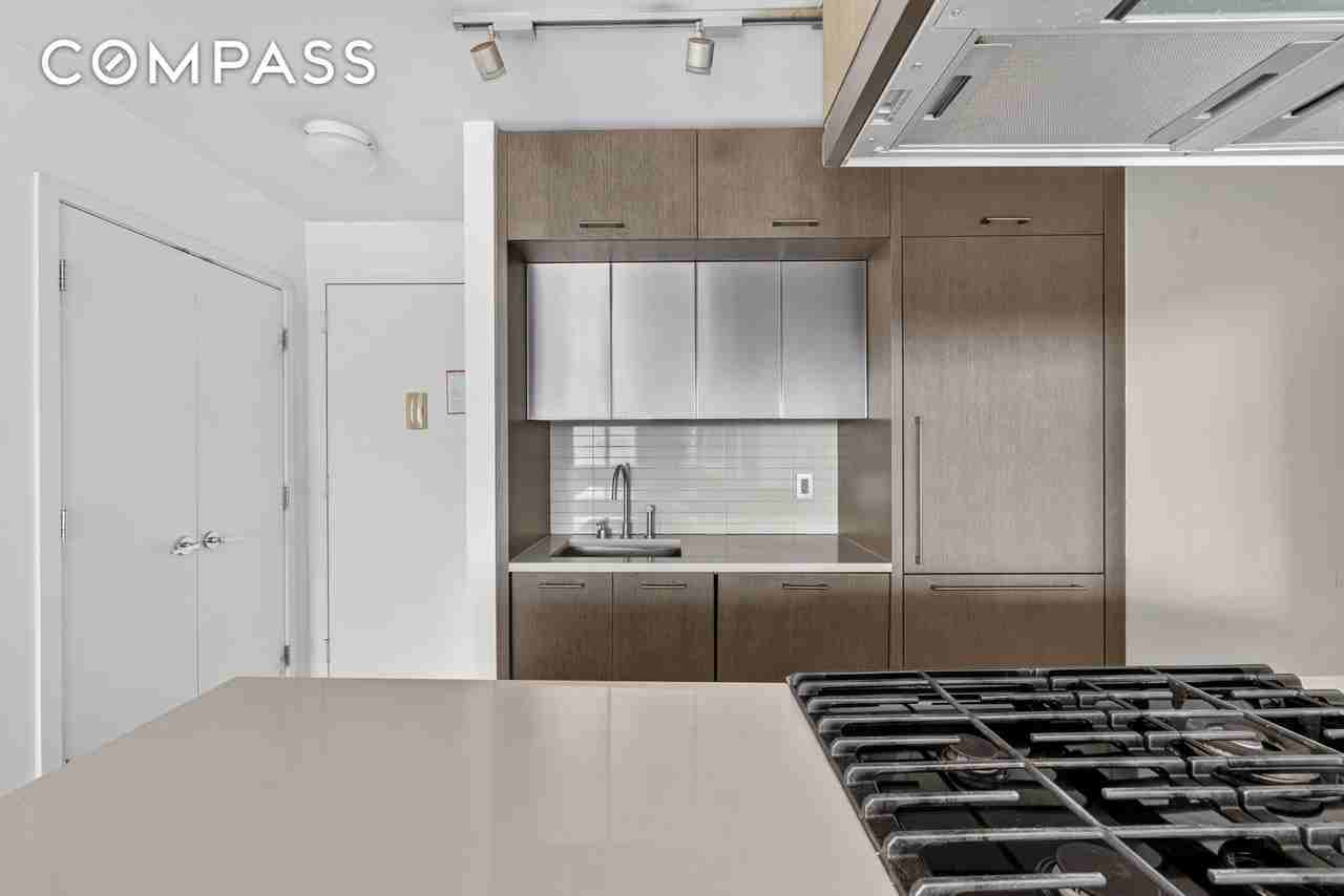 225 Rector Pl #22F - Photo 3 of 13