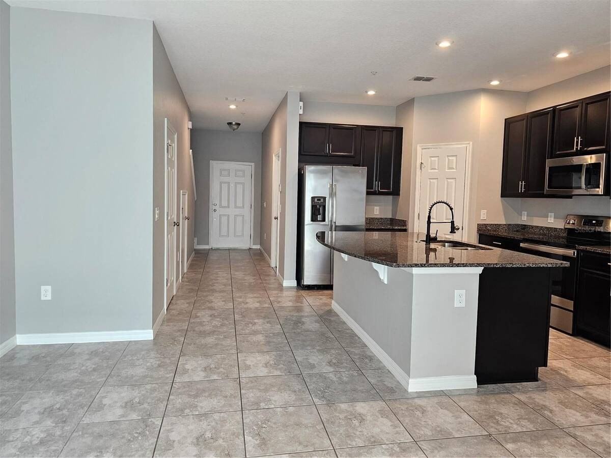 10548 Salt Grove St - Photo 3 of 22
