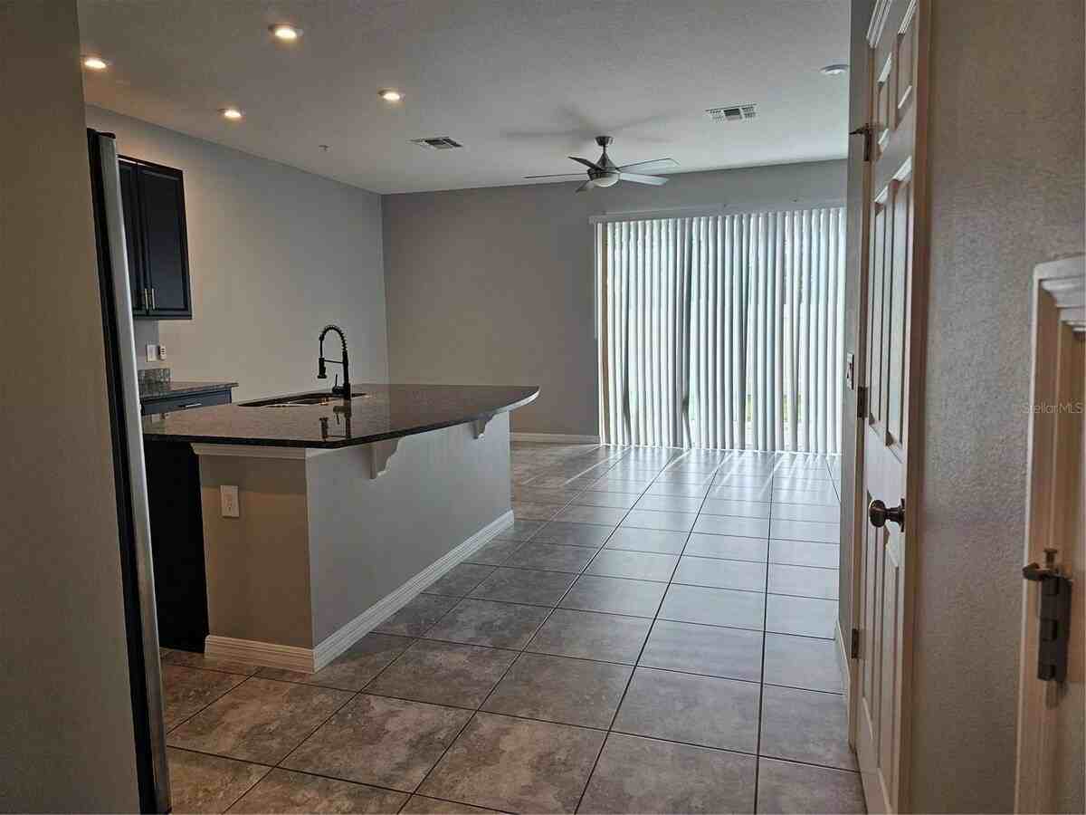 10548 Salt Grove St - Photo 5 of 22