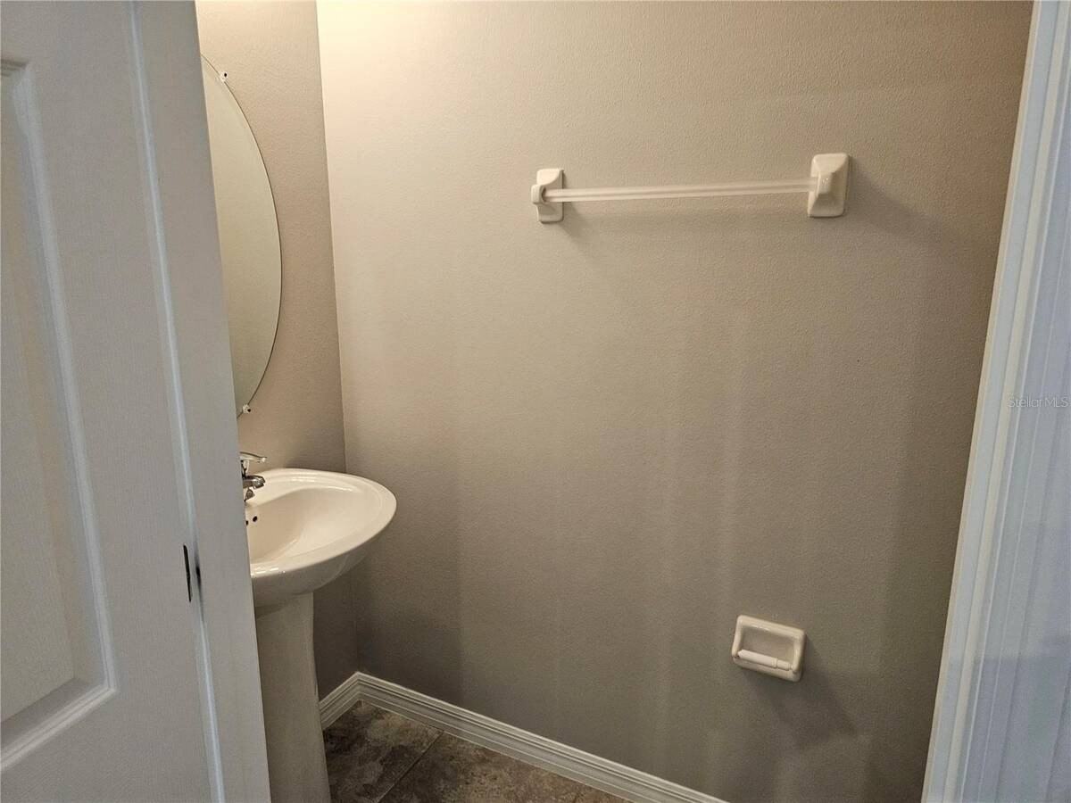 10548 Salt Grove St - Photo 7 of 22