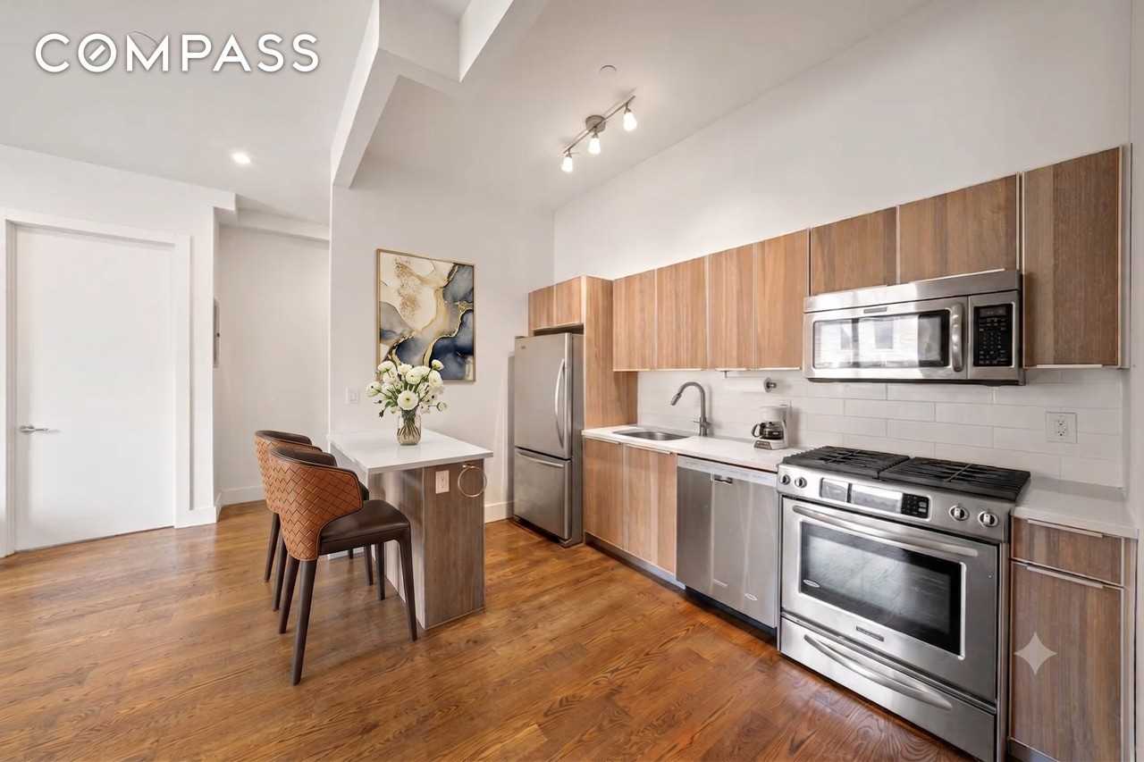 655 Franklin Ave #2 - Photo 2 of 7