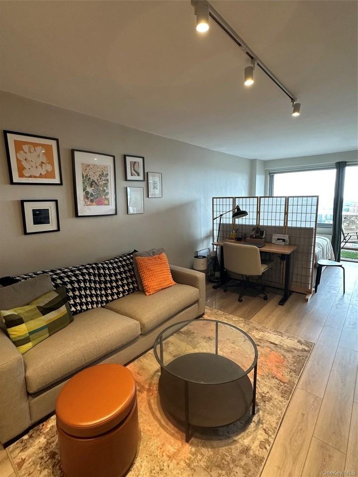 17520 Wexford Ter #11N - Photo 3 of 8