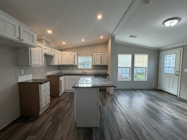 1620 Genie St #25 - Photo 3 of 7