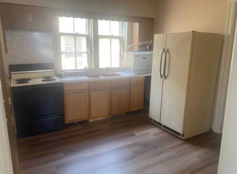 169 7th Ave #2F - Photo 4 of 12