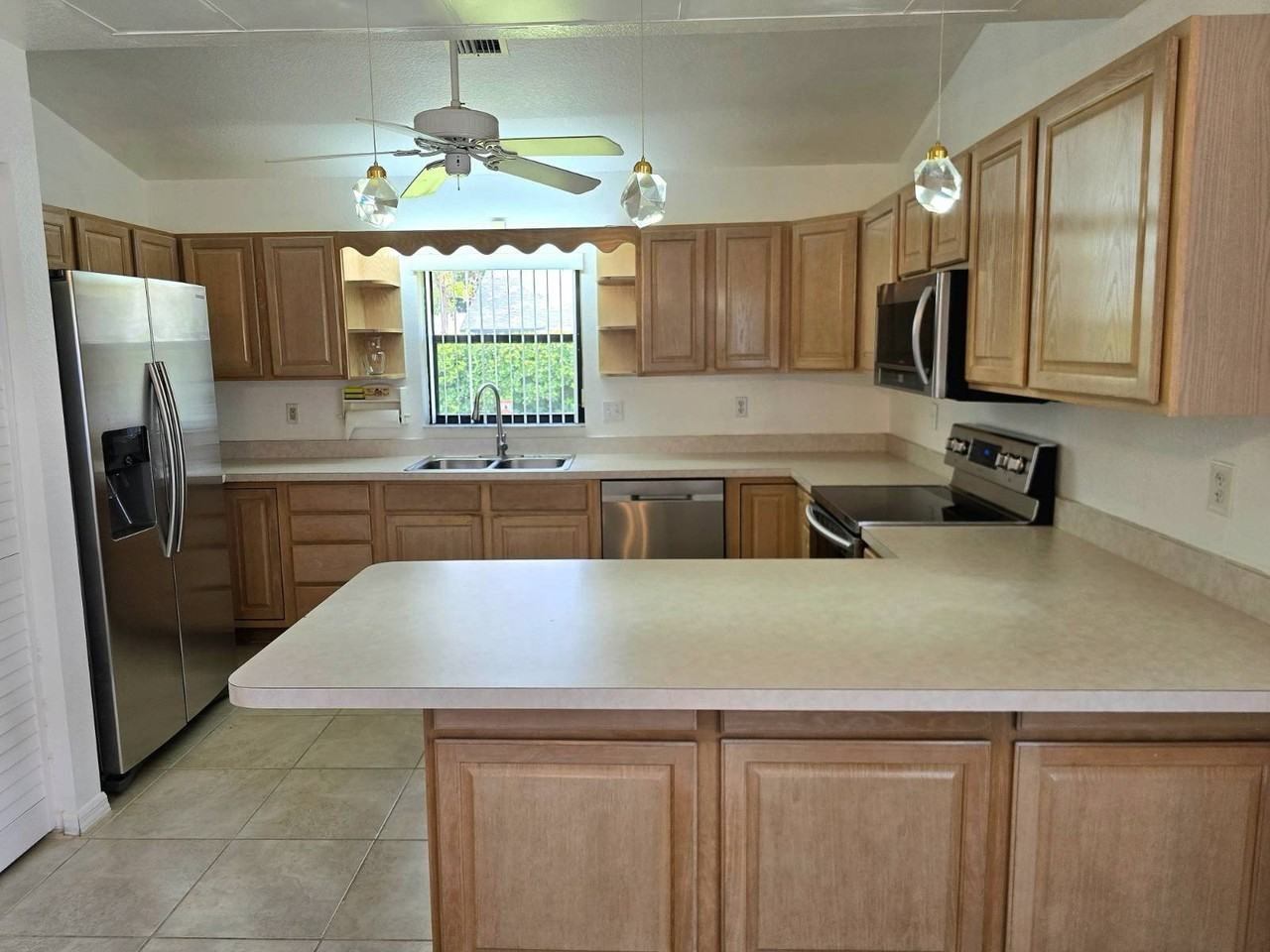 2511 N Orangewood St - Photo 3 of 22