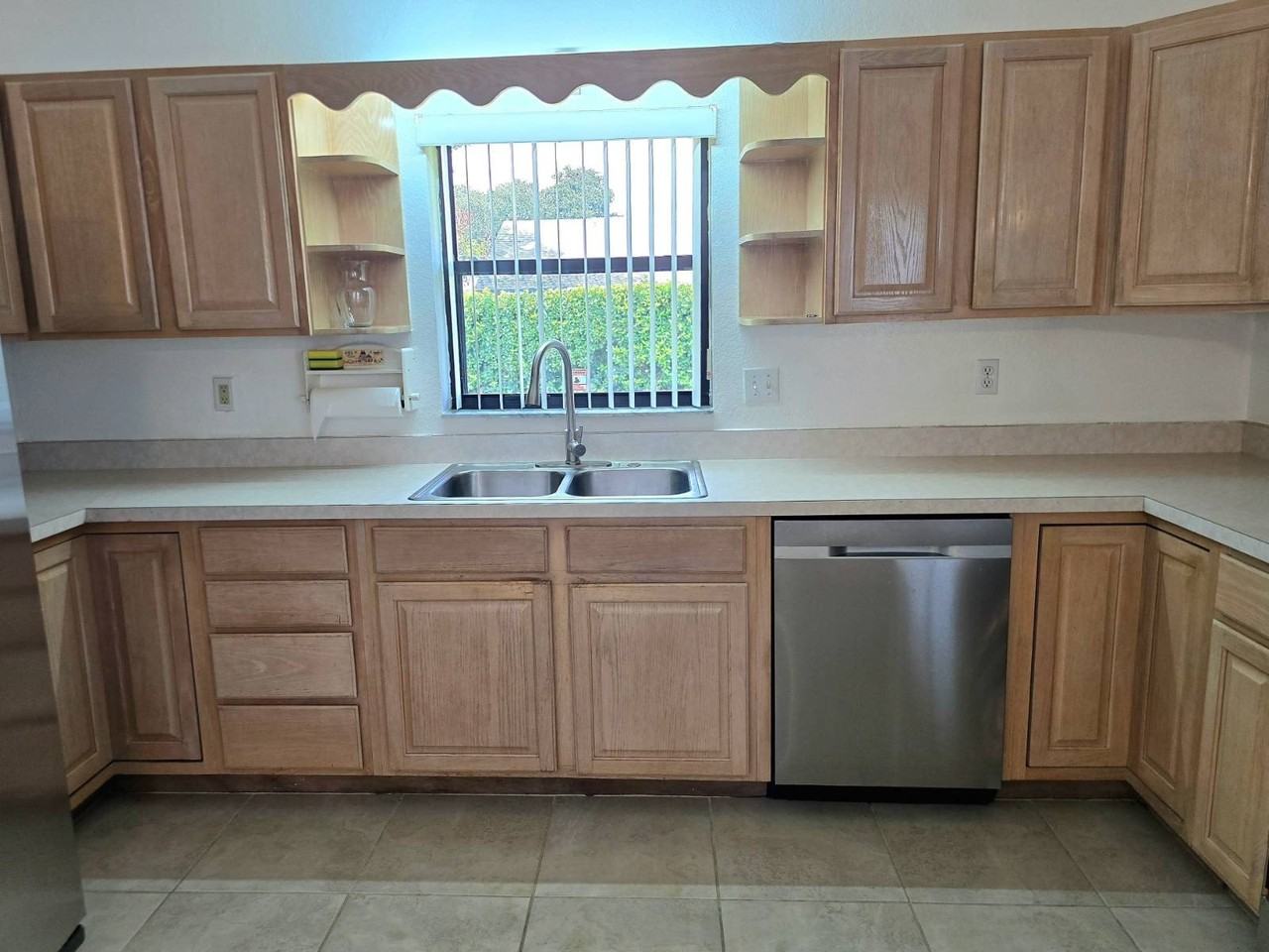 2511 N Orangewood St - Photo 4 of 22