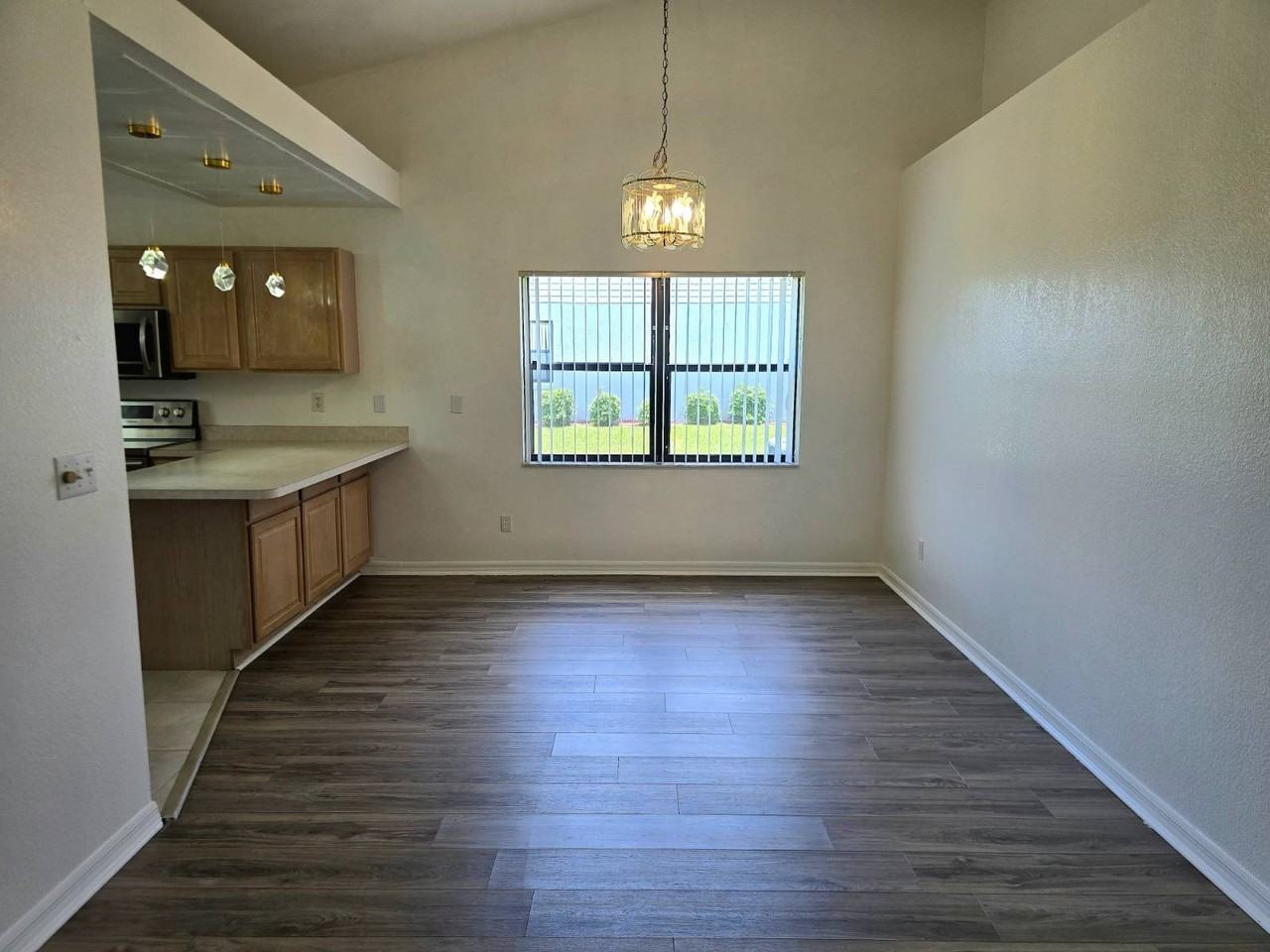 2511 N Orangewood St - Photo 7 of 22