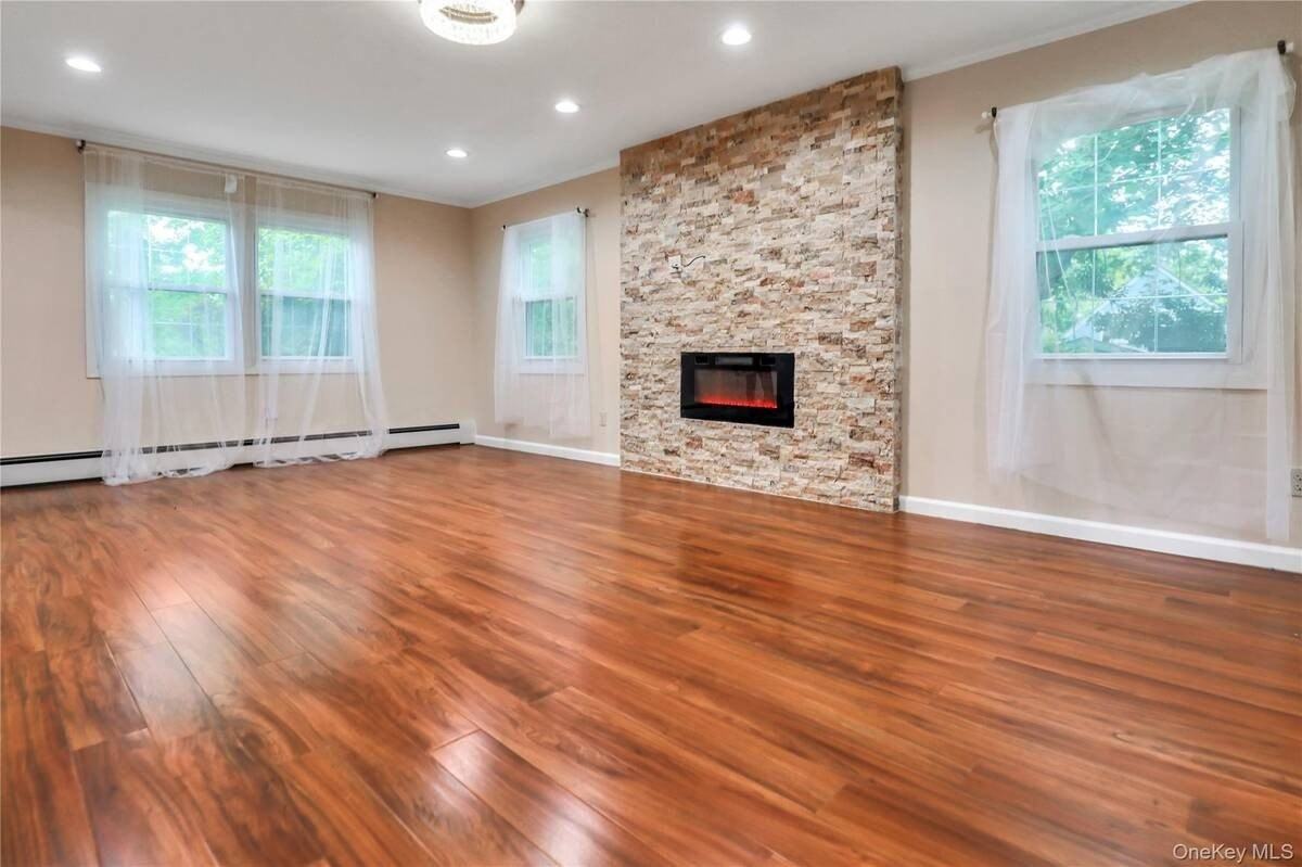 40 Seabrook Ln - Photo 3 of 14