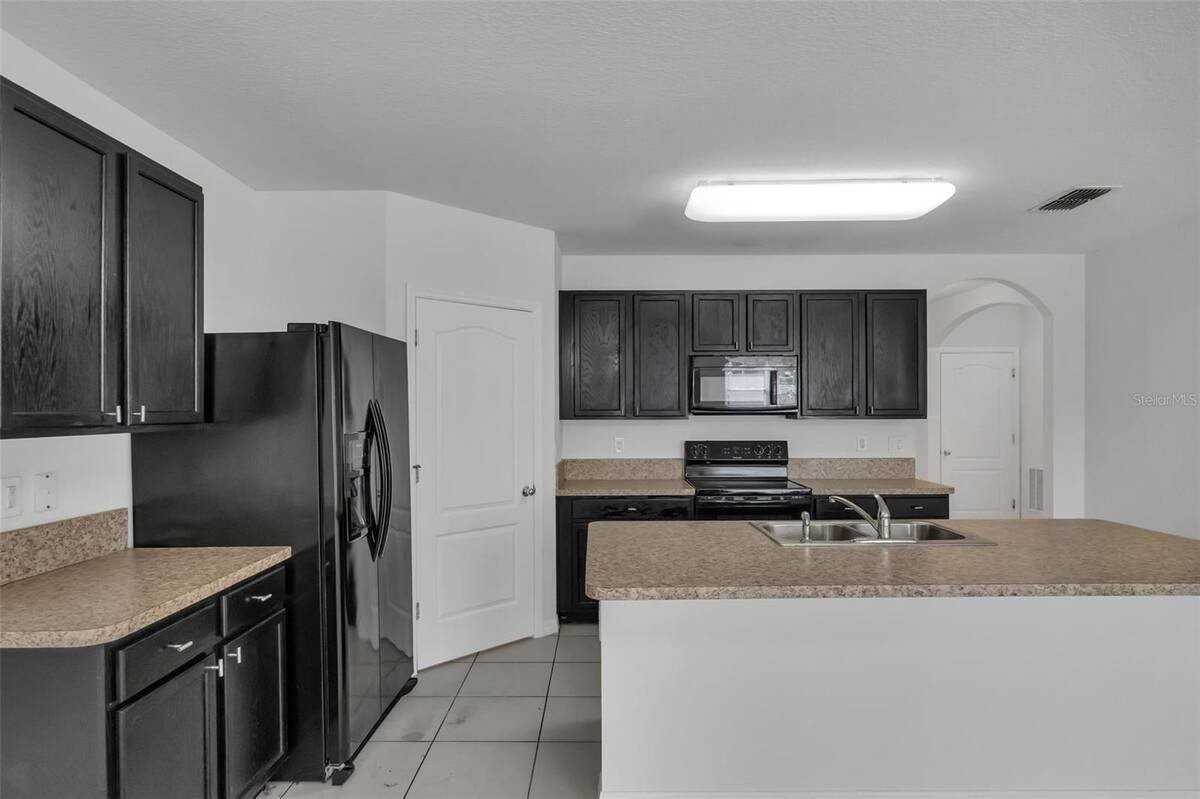 1828 Partin Terrace Rd - Photo 5 of 35