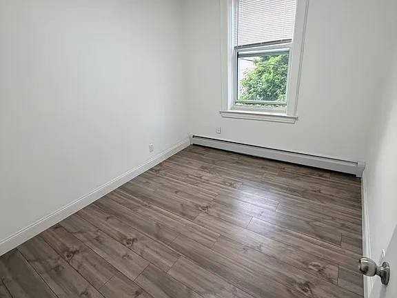 2571 W 16th St #2ndFL - Photo 5 of 8