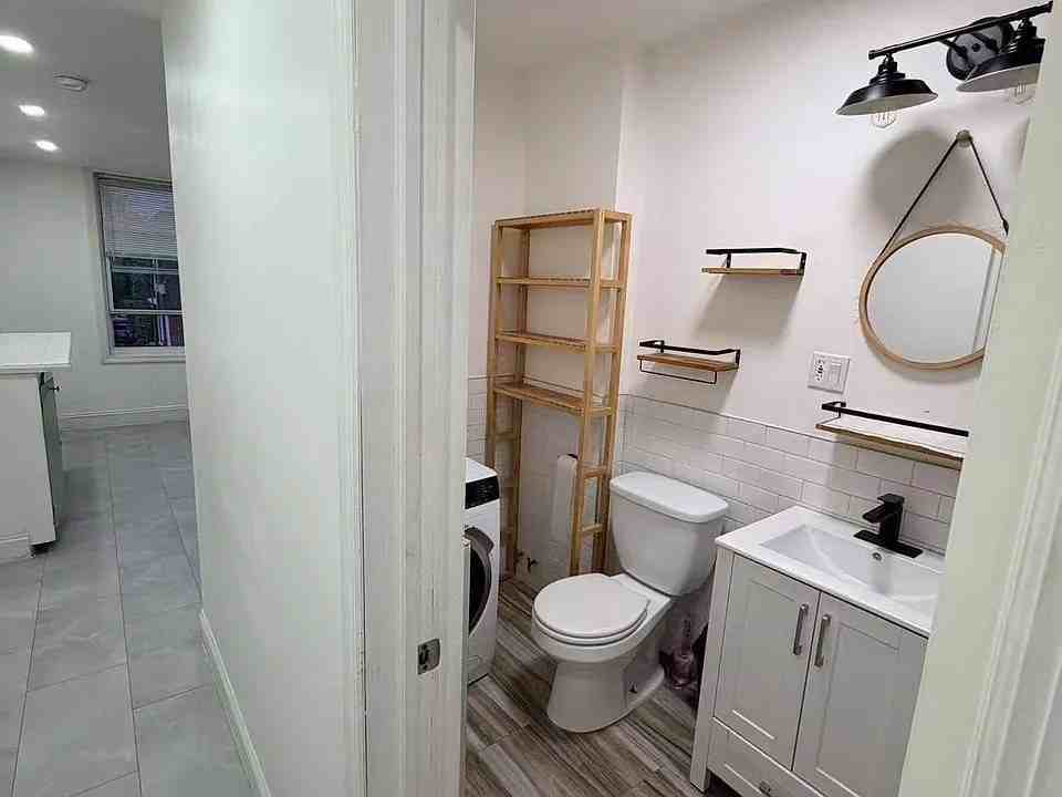 2571 W 16th St #2ndFL - Photo 7 of 8