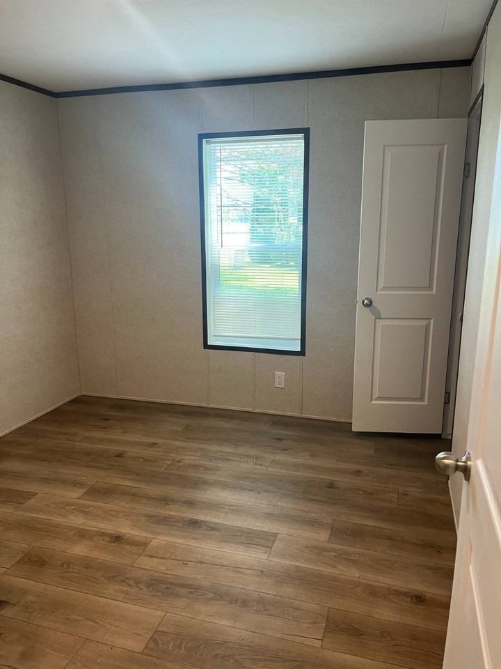 1085 Spring Bay Rd #12R - Photo 6 of 8