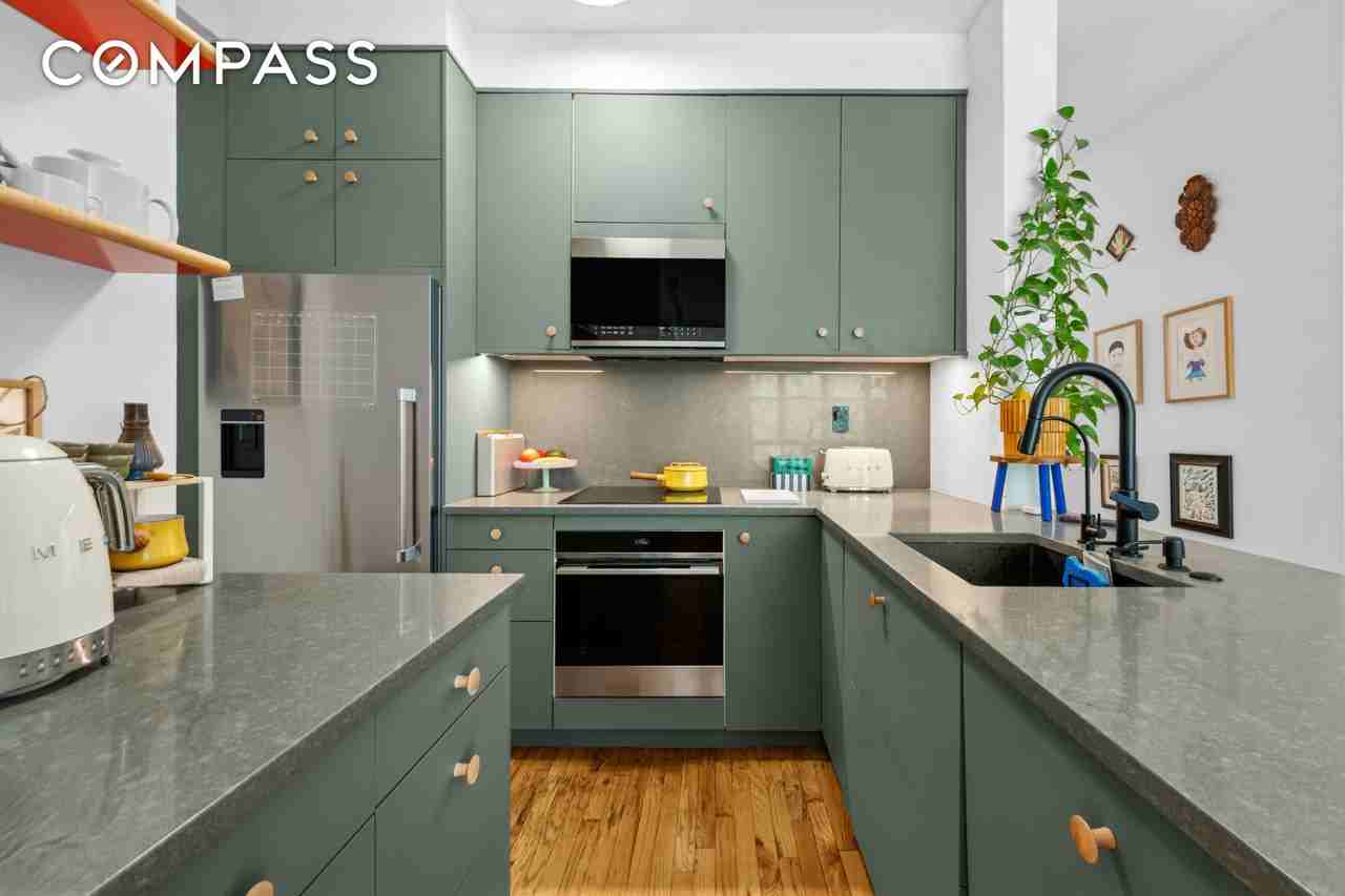 243 8th St #3R - Photo 5 of 12