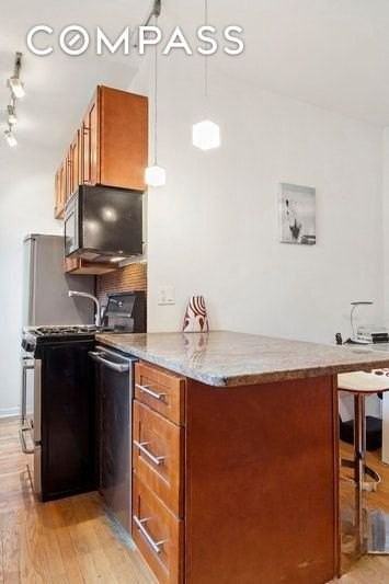 333 4th St #4E - Photo 2 of 5