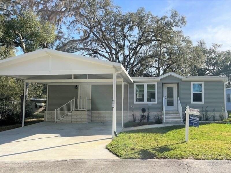 1077 Cloverleaf Cir #1077