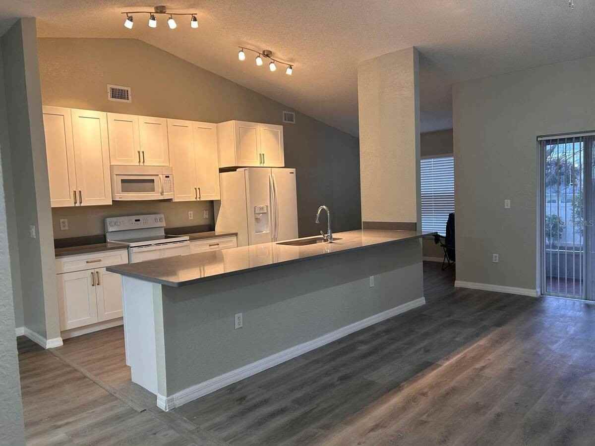 669 Sierra Cir - Photo 3 of 16